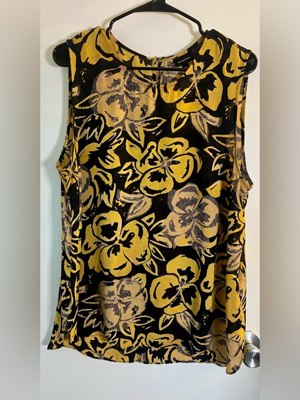 Who What Wear Black and Mustard Floral Sleeveless Camisole